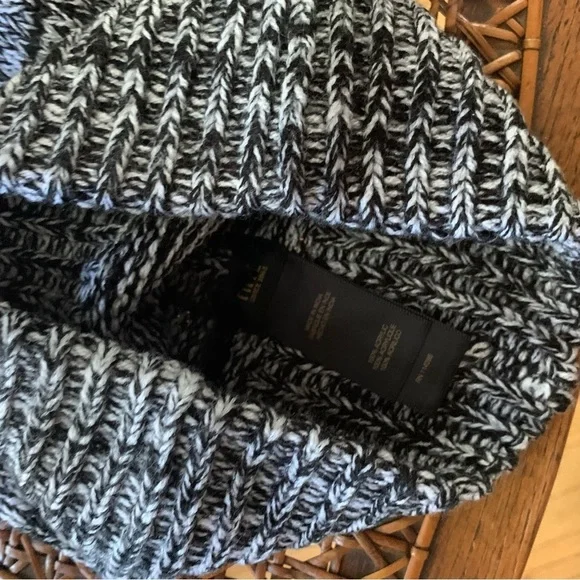 FRYE | NWT Black Charcoal White Marled Beanie with Pom Pom OS - Picture 8 of 15